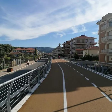 Panoramico Bilocale Accanto A Pista Ciclabile *